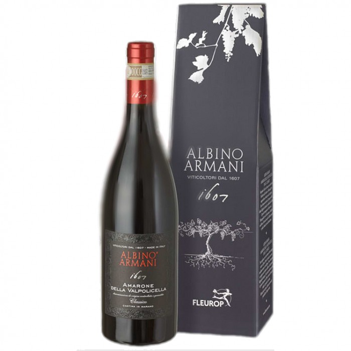 Amarone||| CHF 62.9 |||Rotwein Amarone della Valpolicella Classico DOCG (75 cl) von Albino Armani. Der Amarone kommt aus der h�geligen Bergregion des Valpolicella und hat eine aussergew�hnliche Aromenvielfalt, was ihn zu einem der grossen Rotweine Italiens macht. Seine Besonderheit besteht darin, dass er mit Rosinen hergestellt wird. Dieser Rotwein wird in Marano von der Familie Armani hergestellt, die �ber 400 Jahre Erfahrung im Anbau und in der Produktion von Weinen verf�gt. Der Amarone besticht durch seine intensive rubinrote Farbe und Aromen von reifen roten Fr�chten bis hin zu Gew�rzen. Er ist am Gaumen einh�llend und von ausgezeichneter Struktur: ein unvergessliches Erlebnis f�r die Sinne. Dieser Wein passt hervorragend zu herzhaften Speisen. Er kann auch sehr gut zu rotem Fleisch, Trockenfleisch oder reifem K�se genossen werden. 15,5 % vol. Alkohol; vegan. ||| 1031