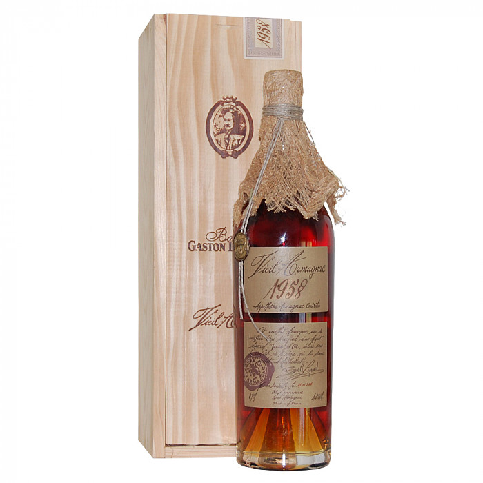 Armagnac 1958||| CHF 509 |||Unser Webmaster ist beim Weinh�ndler seines Vertrauens, Toni im Weinhaus Zollikofen, in den Keller gestiegen, um diese Trouvaille ans Tageslicht zu heben, im Auftrag von Blumen Maarsen in Beschaffung von neuen Beilagen f�r exklusive Kundenbestellungen und mit der stillen Hoffnung, dass der Tropfen gar nie bestellt w�rde, um den edlen Geist im Jahr 2028 dannzumal selber zu verkosten. 

Der Armagnac mit Echtheitsgarantie ist in einer versiegelten Holzkiste. 

Aus Tonis Notizbuch:

Die Armagnacs von Baron Gaston Legrand werden in typischen Eichenf�ssern aus der Gascogne und Limousin �Schwarzer Eiche" zur Vollendung gereift. Im Unterschied zum Cognac wird der Armagnac im kontinuierlichen Brennverfahren nur einmal destilliert. Dieser Armagnac wird in einem besonderen Brennverfahren und ausschliesslich aus Weinen eines Jahrgangs hergestellt. Ein Genuss der ganz besonderen Art:

Das bernsteinfarbene Destillat zeigt sich mit �ppiger und konzentrieter Nase von Backpflaumen, warmem Brot, Lebkuchen und kandierten Fr�chten. Am Gaumen mild und ausgewogen mit holzigen Eindr�cken und etwas Vanille. Er schliesst mit Noten von mazeriertem Steinobst.

0.7 L, 40 % VOL. Alkohol

BEI BESTELLUNGEN MIT LIEFERMETHODE FLEUROP WIRD DIESE BEILAGE IM BESTELLFORMULAR AUTOMATISCH AUSGEBLENDET. ||| 1176