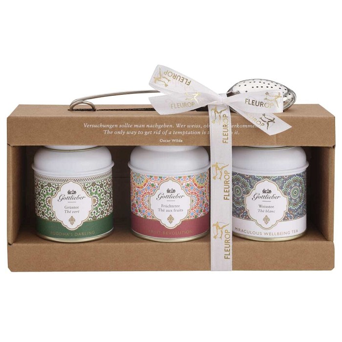 Tee-Set||| CHF 35.8 |||Gottlieber Geschenk-Set mit Gr�ntee, Fr�chtetee und Weissem Tee.

Das Set enth�lt hochwertigen Gunpowder Gr�ntee (�Buddha�s Darling�, 35 g), leicht pikanten Weissen Tee (�Miraculous Wellbeing�, 20 g) und erfrischenden Fr�chtetee (�Fruit Revolution�, 40 g). Es begeistert durch erstklassige Qualit�t, orientalisch angehauchte Tee-Dosen und ein praktisches Tee-Ei. ||| 1271