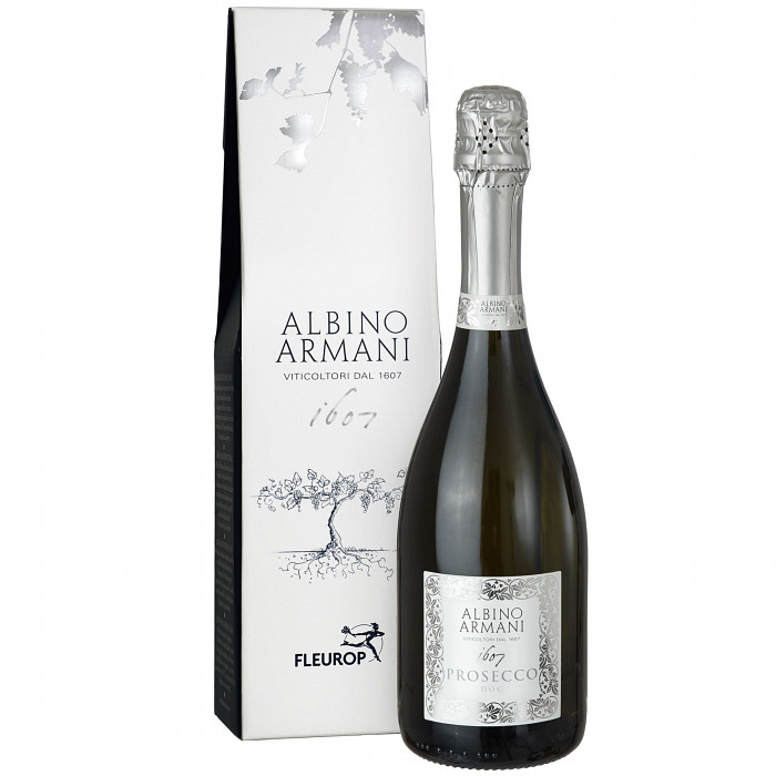 Prosecco Dry||| CHF 29.9 |||Prosecco Albino Armani DOC (75 cl).

Diese elegante Geschenkbox enth�lt eine Flasche exklusiver Prosecco Albino Armani DOC Extra Dry (75 cl).

Angebaut wird er in der italienischen Region Friaul. Dort liegt die DOC Region des Anbaugebiets der Glera Trauben. Kultiviert wird dieser exzellente Prosecco von der Familie Armani, die �ber eine �ber 400-j�hrige Weinanbau-Erfahrung verf�gt. Sein feines und elegantes Bukett von weissen Bl�ten und Zitrus ist ein Genuss f�r jeden Anlass.

11 % vol. Alkohol. ||| 1272